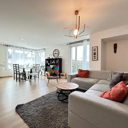 Rooftop 6 Pers, 2 Sdb Avec Terrasse Apartmán Remeš