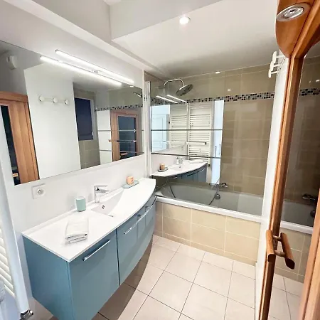 Rooftop 6 Pers, 2 Sdb Avec Terrasse Apartmán Remeš